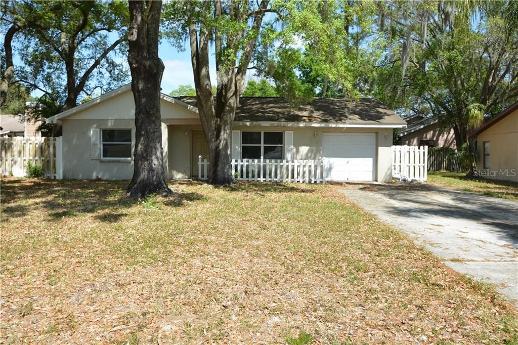 Recently Sold: $129,900 (2 beds, 1 baths, 858 Square Feet)