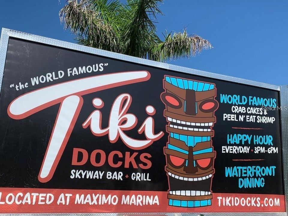 Enjoy the fabulous Tiki Docks restaurant located at the Maximo Marina.  Only minutes away from this fabulous home!