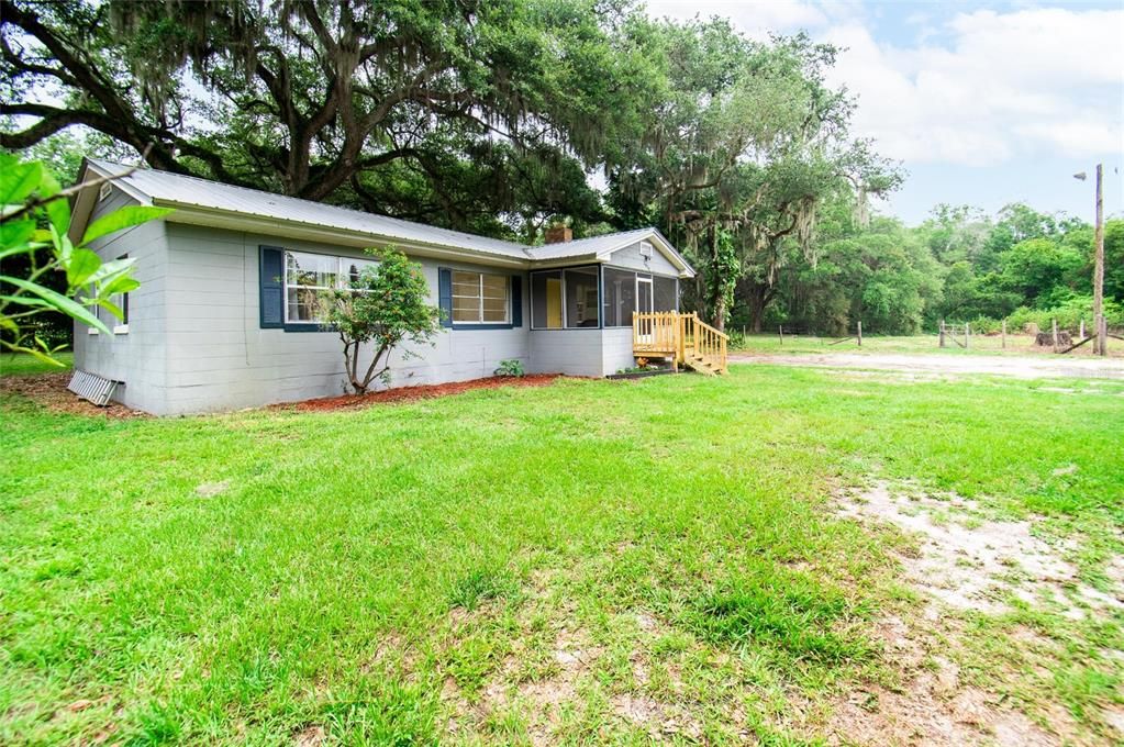Recently Sold: $299,900 (3 beds, 1 baths, 1128 Square Feet)