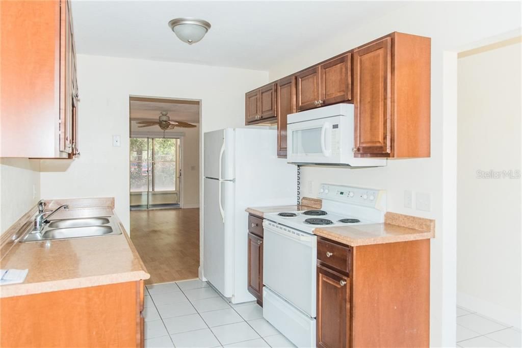 Recently Sold: $139,999 (2 beds, 2 baths, 962 Square Feet)