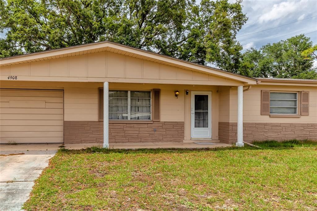Recently Sold: $149,900 (2 beds, 1 baths, 988 Square Feet)