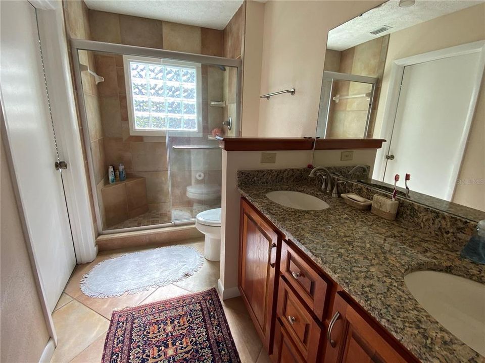 最近售出: $395,000 (3 贝兹, 2 浴室, 1938 平方英尺)