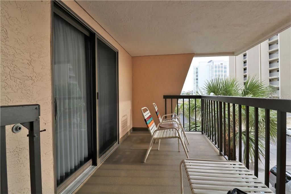 Recently Sold: $330,000 (1 beds, 1 baths, 825 Square Feet)