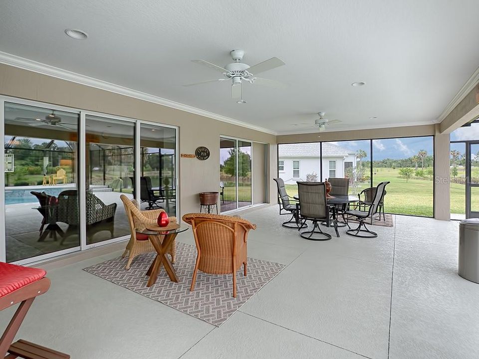 STACK BACK SLIDING DOORS OUT TO THE LANAI!