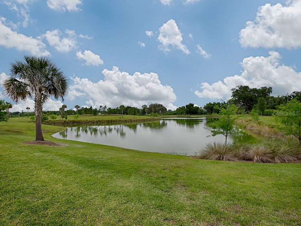 LOVELY LAKE VIEW!