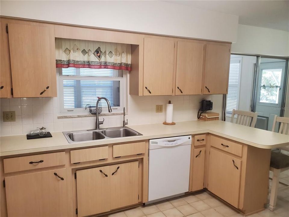 Recently Sold: $189,900 (2 beds, 2 baths, 1138 Square Feet)