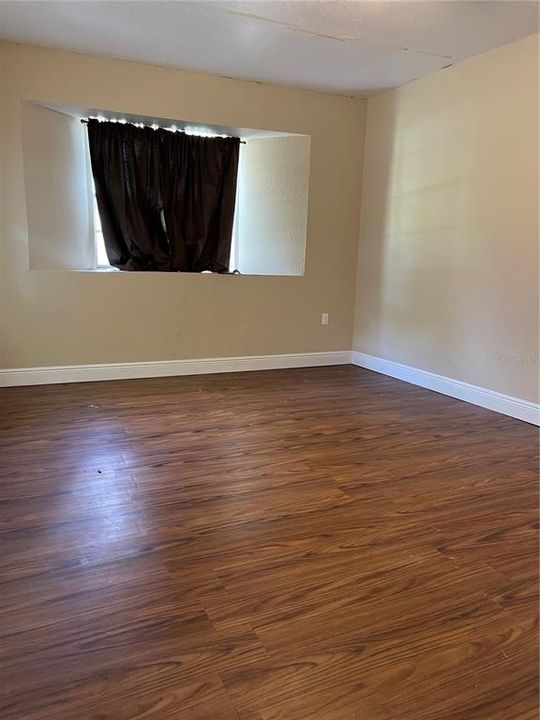 Recently Sold: $199,900 (3 beds, 1 baths, 1305 Square Feet)