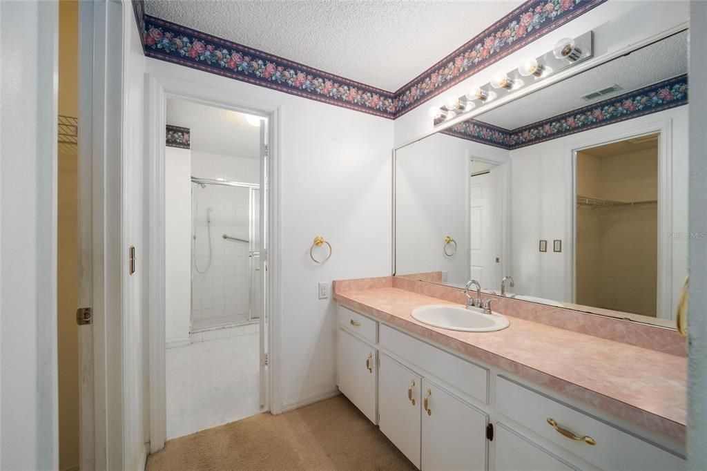 最近售出: $175,000 (3 贝兹, 2 浴室, 1727 平方英尺)