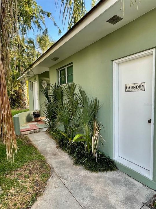 Recently Sold: $299,999 (2 beds, 1 baths, 924 Square Feet)
