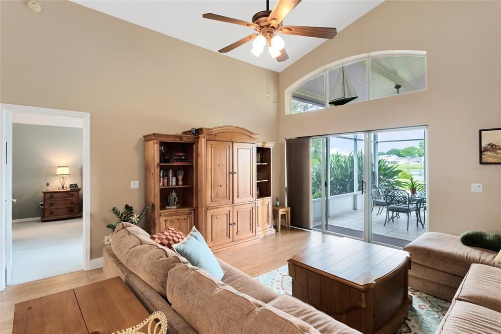 Recently Sold: $355,000 (3 beds, 2 baths, 2082 Square Feet)
