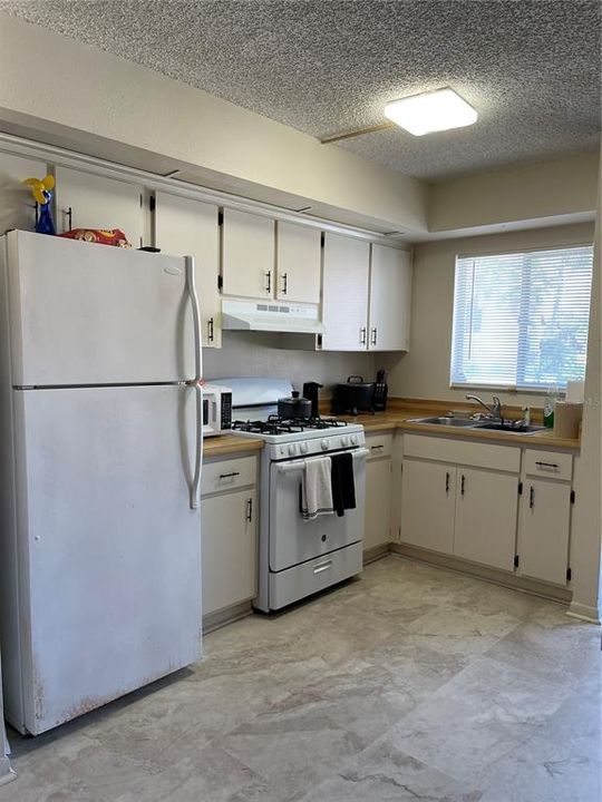 Recently Sold: $84,500 (2 beds, 1 baths, 888 Square Feet)