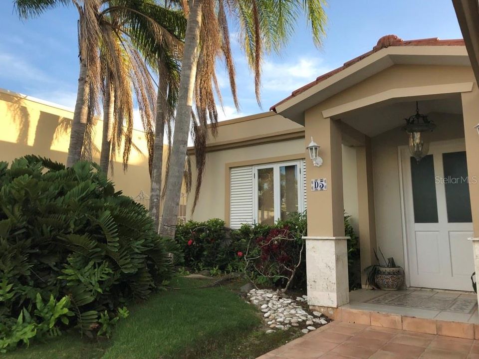 Vendido Recientemente: $925,000 (4 camas, 3 baños, 3459 Pies cuadrados)