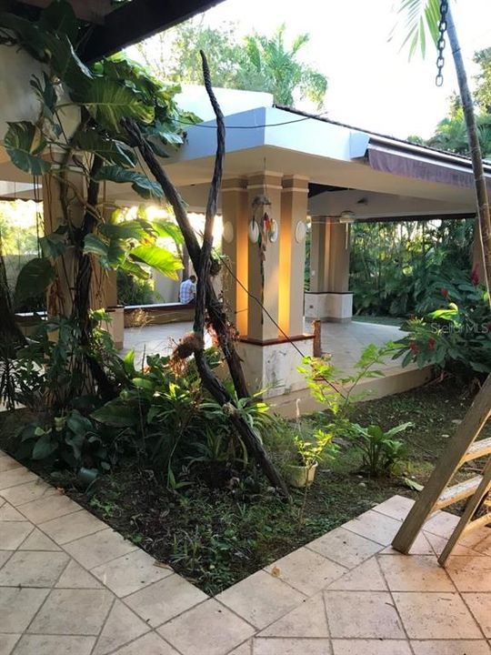 Vendido Recientemente: $925,000 (4 camas, 3 baños, 3459 Pies cuadrados)