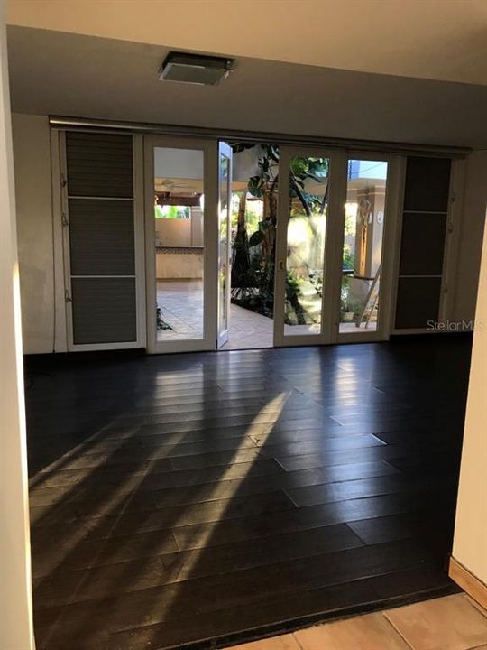 Vendido Recientemente: $925,000 (4 camas, 3 baños, 3459 Pies cuadrados)