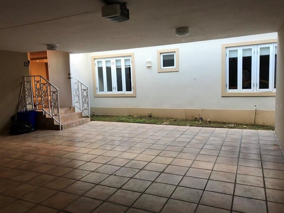 Vendido Recientemente: $925,000 (4 camas, 3 baños, 3459 Pies cuadrados)