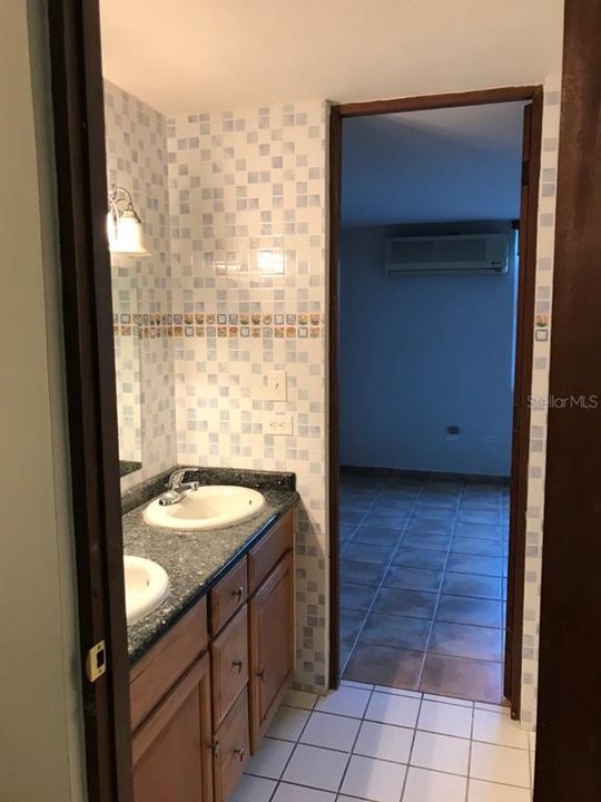 Vendido Recientemente: $925,000 (4 camas, 3 baños, 3459 Pies cuadrados)