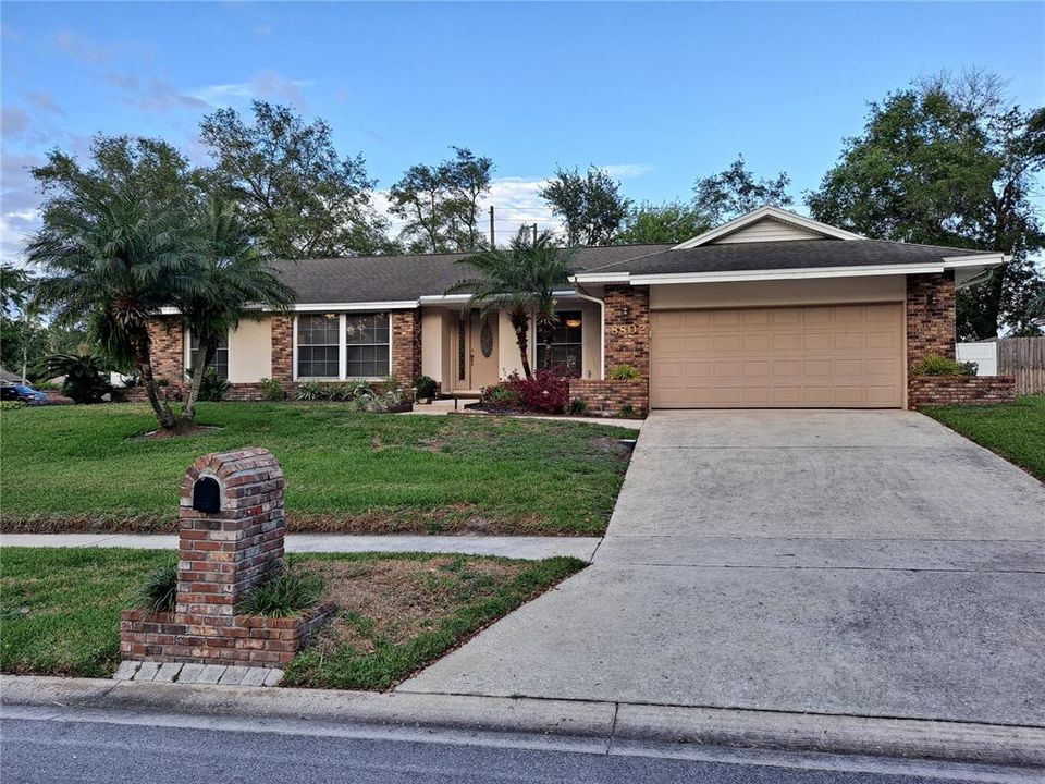 Recently Sold: $300,000 (3 beds, 2 baths, 1817 Square Feet)