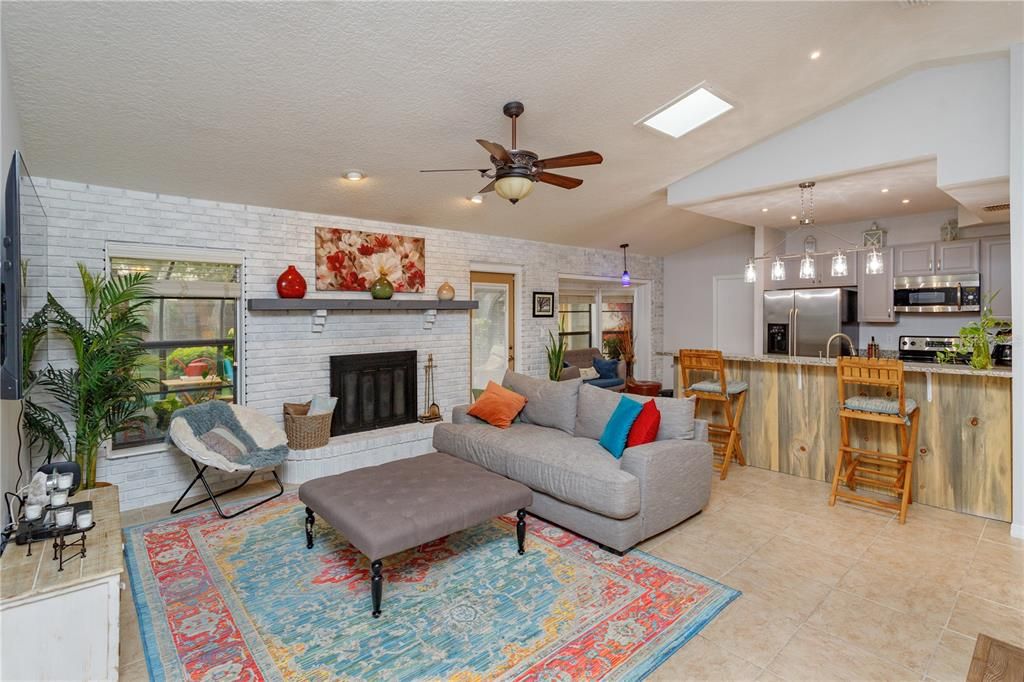 Recently Sold: $300,000 (3 beds, 2 baths, 1817 Square Feet)