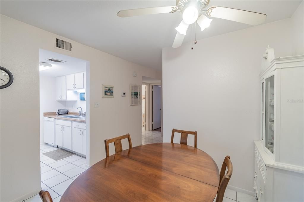 Recently Sold: $165,000 (1 beds, 1 baths, 787 Square Feet)