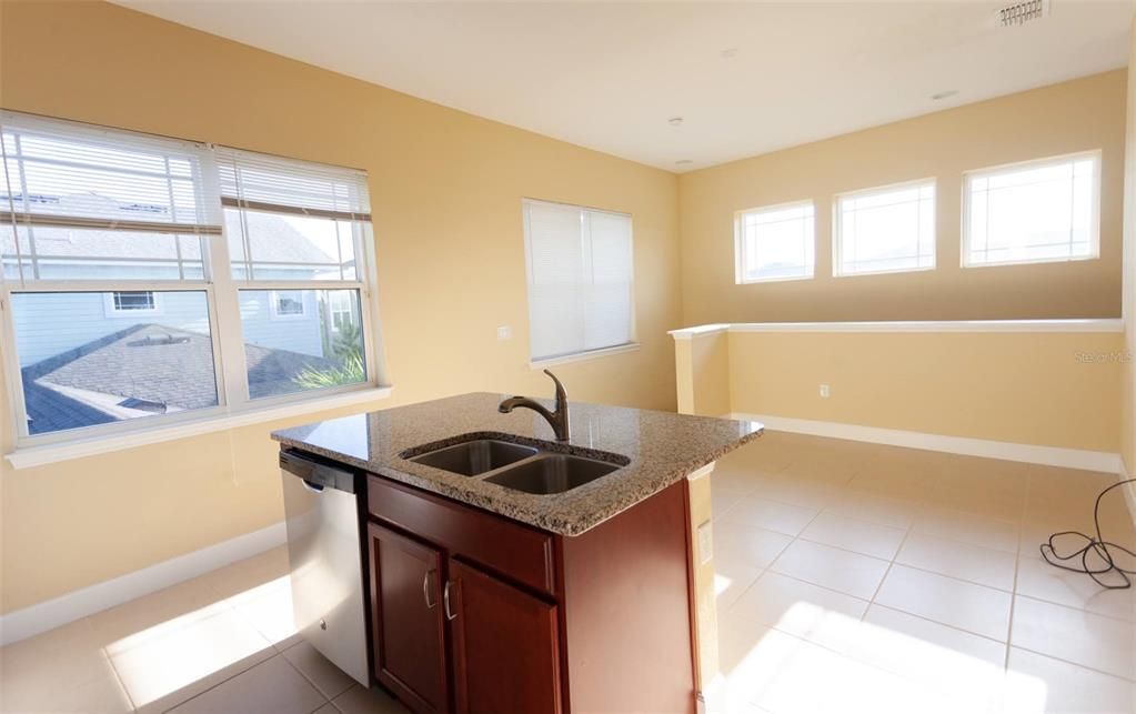 Recently Rented: $1,299 (1 beds, 1 baths, 570 Square Feet)