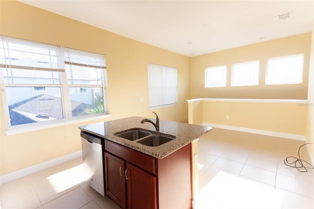 Recently Rented: $1,299 (1 beds, 1 baths, 570 Square Feet)