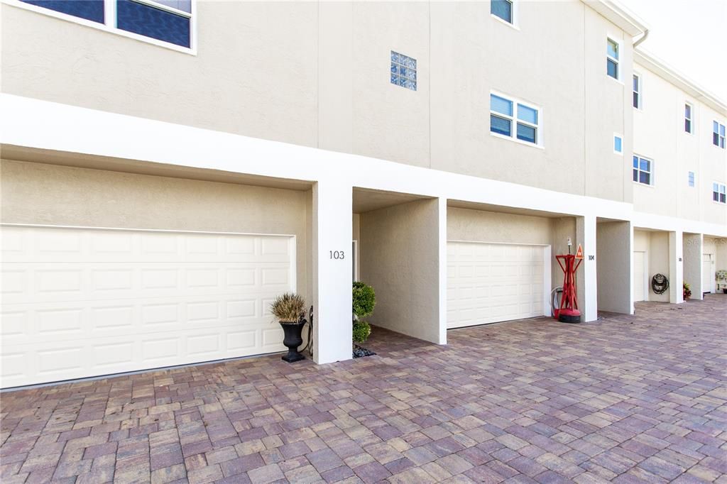 Recently Sold: $760,000 (3 beds, 2 baths, 2593 Square Feet)