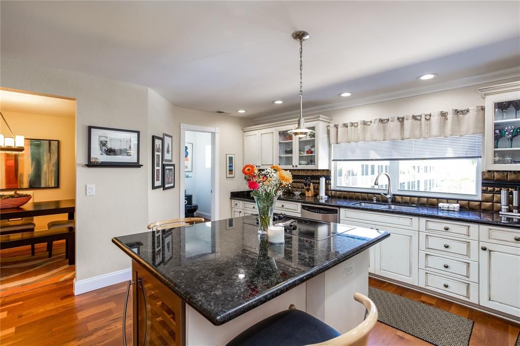 Recently Sold: $760,000 (3 beds, 2 baths, 2593 Square Feet)