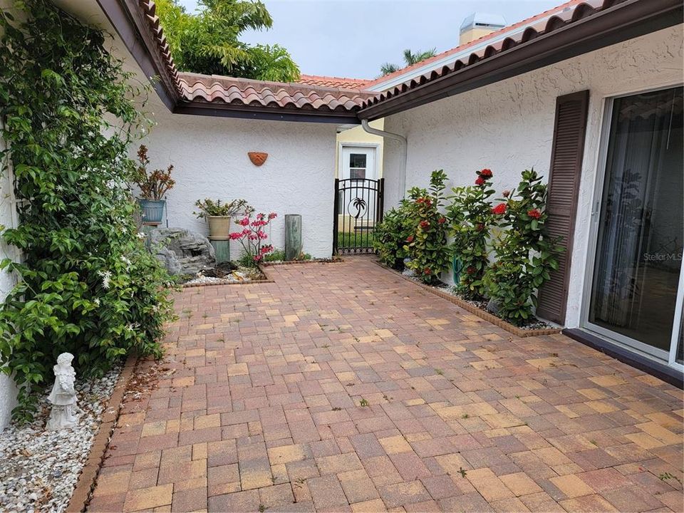 Recently Sold: $1,299,000 (4 beds, 3 baths, 2376 Square Feet)