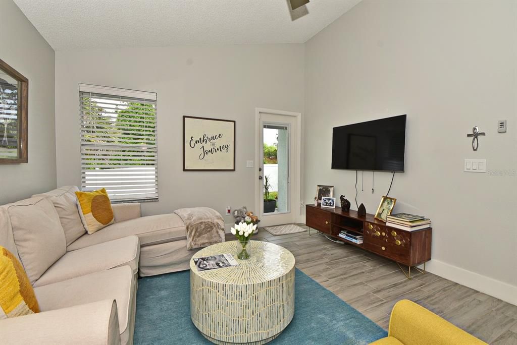 Recently Sold: $310,000 (3 beds, 2 baths, 1496 Square Feet)