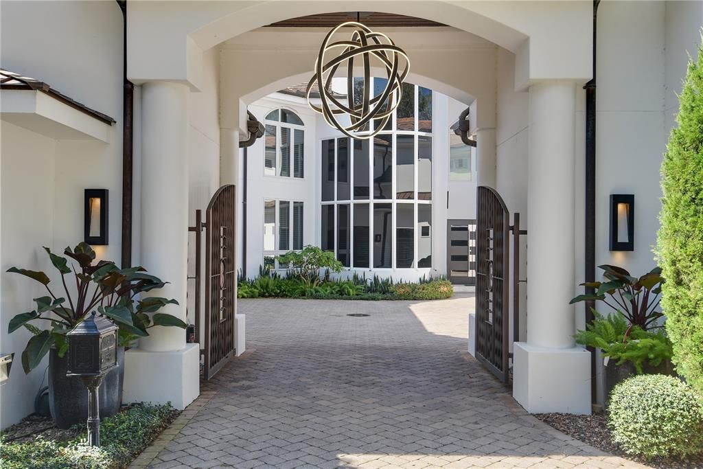 Recently Sold: $3,995,000 (5 beds, 5 baths, 6913 Square Feet)