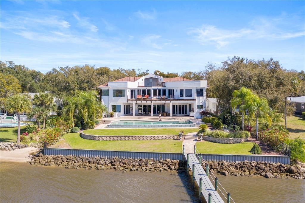 Recently Sold: $3,995,000 (5 beds, 5 baths, 6913 Square Feet)