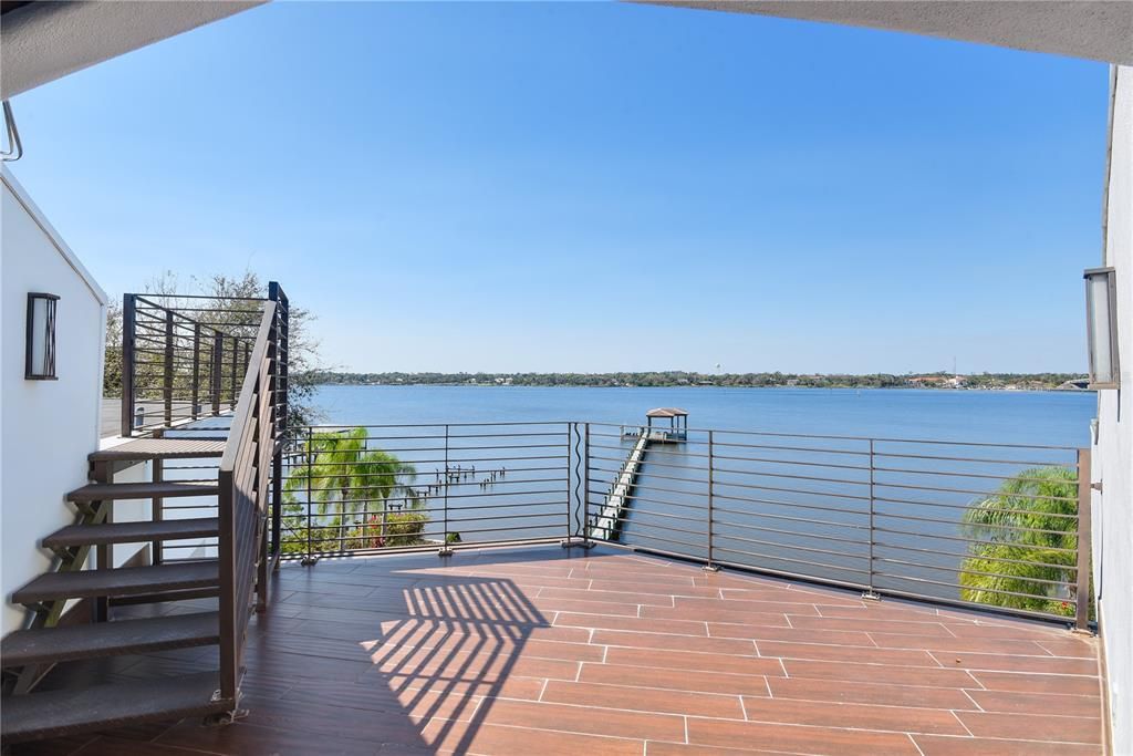 Recently Sold: $3,995,000 (5 beds, 5 baths, 6913 Square Feet)