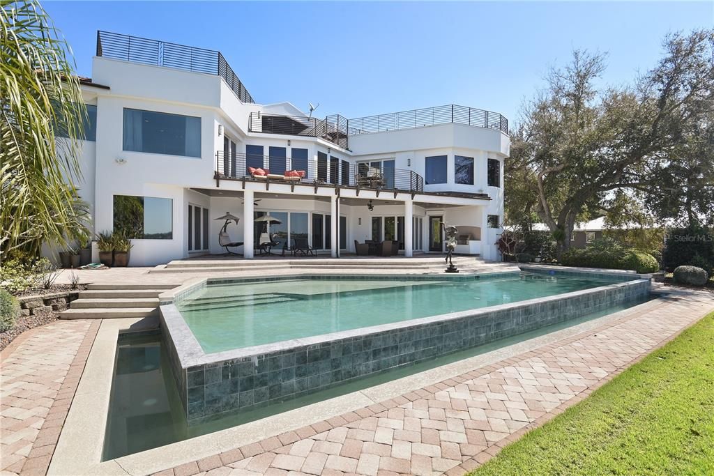 Recently Sold: $3,995,000 (5 beds, 5 baths, 6913 Square Feet)