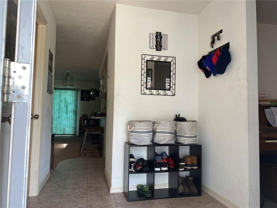 Recently Sold: $250,000 (3 beds, 2 baths, 1813 Square Feet)