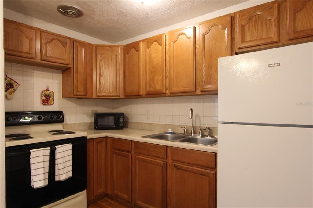 Recently Rented: $1,200 (2 beds, 1 baths, 1236 Square Feet)