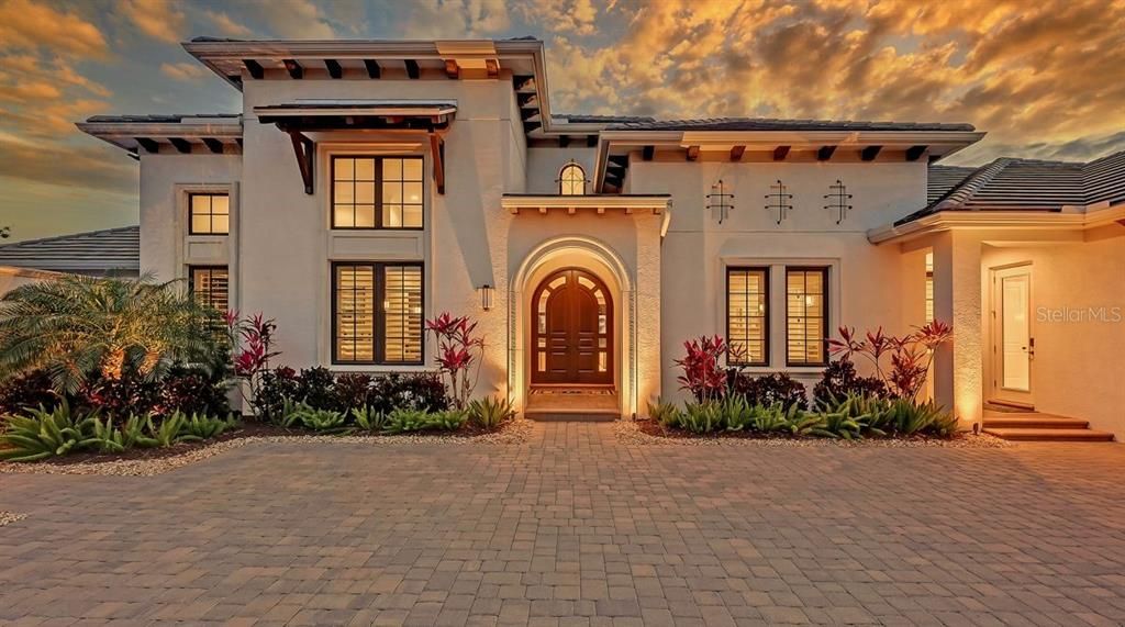 Recently Sold: $4,985,000 (5 beds, 5 baths, 5988 Square Feet)