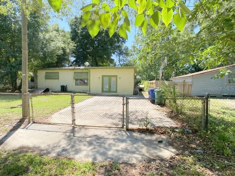 Recently Sold: $149,900 (3 beds, 2 baths, 1373 Square Feet)