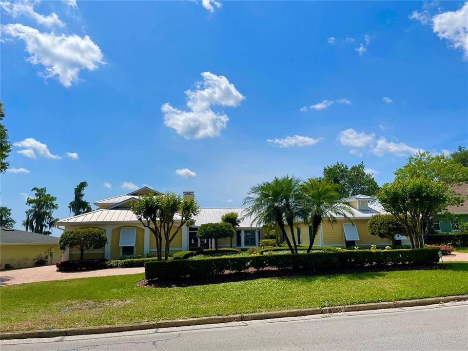 Recently Sold: $1,400,000 (4 beds, 2 baths, 3060 Square Feet)