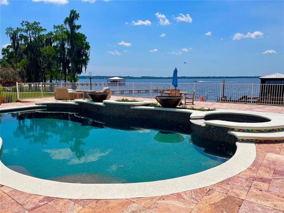 Recently Sold: $1,400,000 (4 beds, 2 baths, 3060 Square Feet)