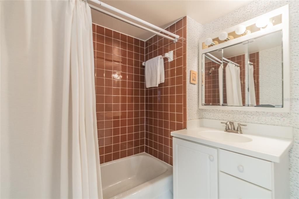 Recently Sold: $249,000 (2 beds, 2 baths, 1235 Square Feet)