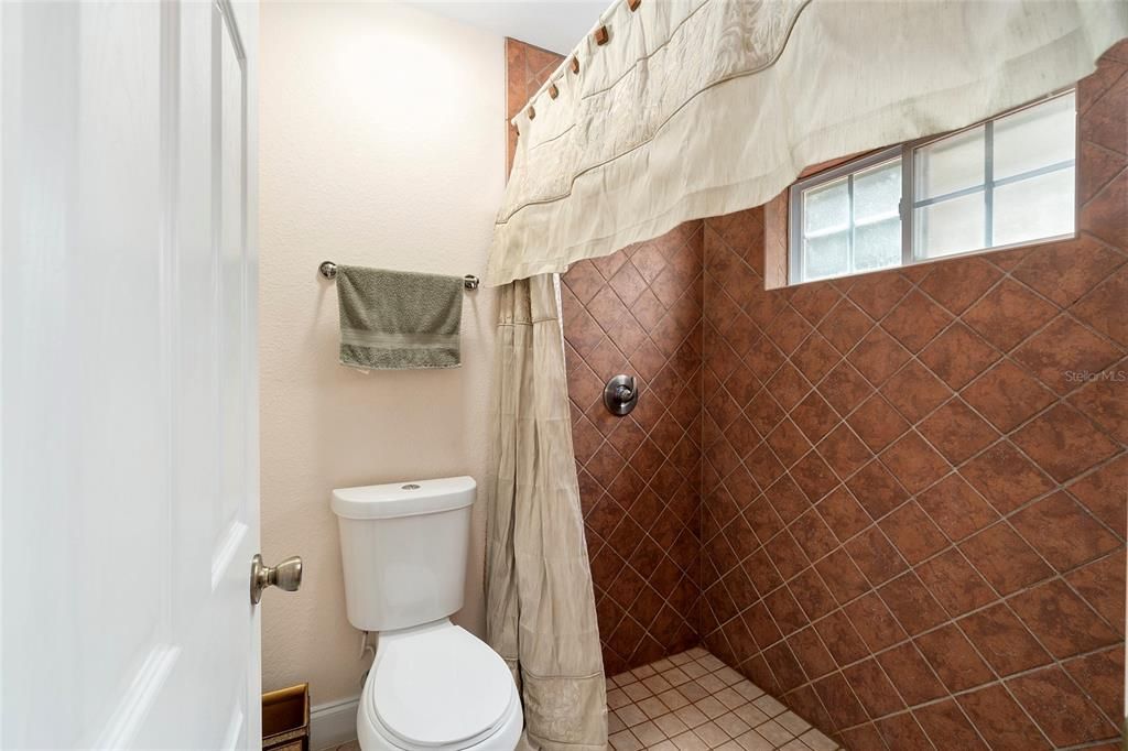 最近售出: $299,000 (3 贝兹, 2 浴室, 1866 平方英尺)