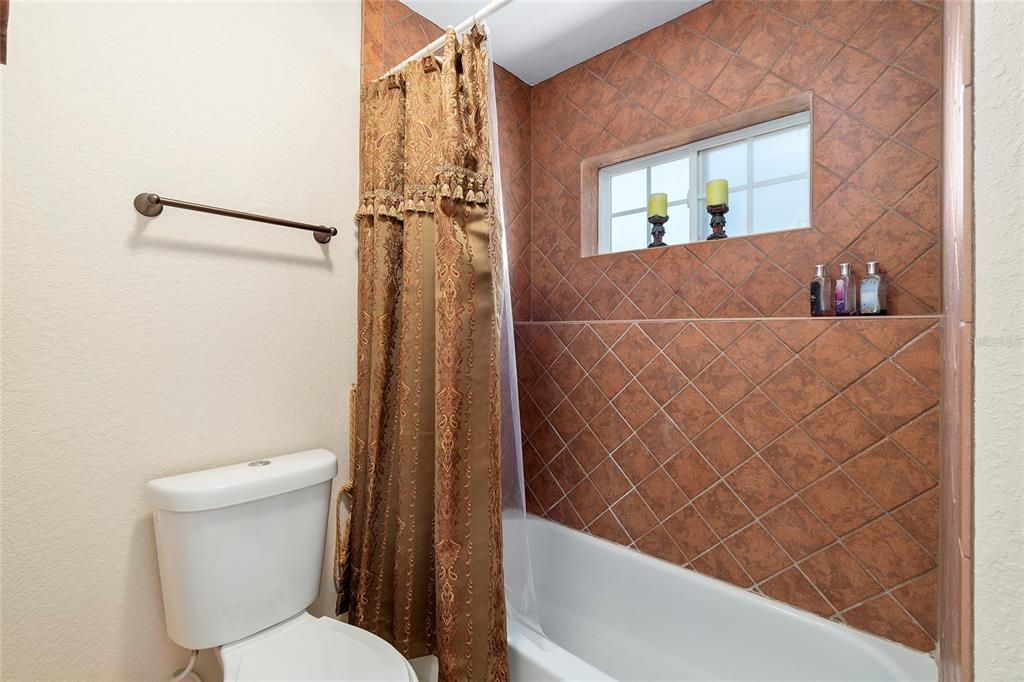 最近售出: $299,000 (3 贝兹, 2 浴室, 1866 平方英尺)