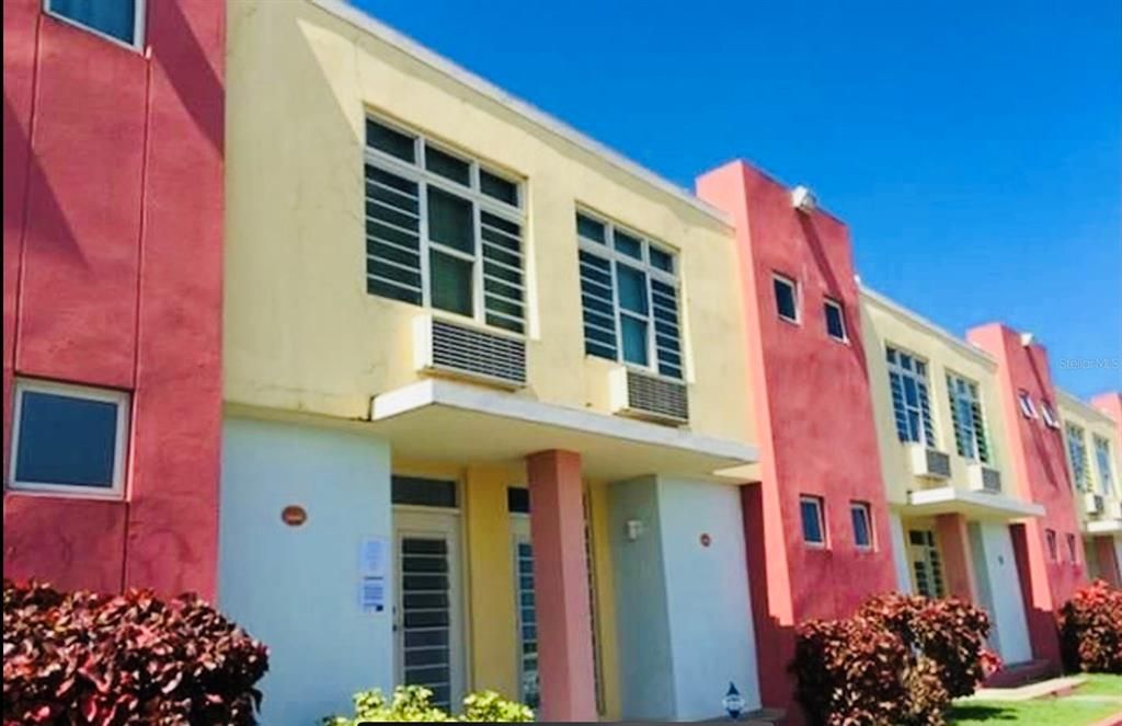 Vendido Recientemente: $95,000 (3 camas, 3 baños, 1616 Pies cuadrados)