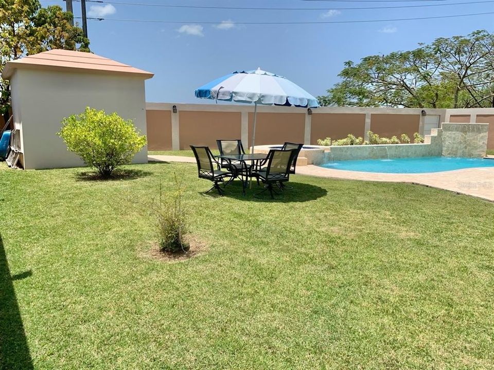 Vendido Recientemente: $270,000 (4 camas, 2 baños, 2416 Pies cuadrados)