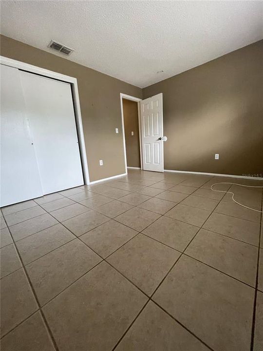 Recently Rented: $1,050 (2 beds, 1 baths, 978 Square Feet)