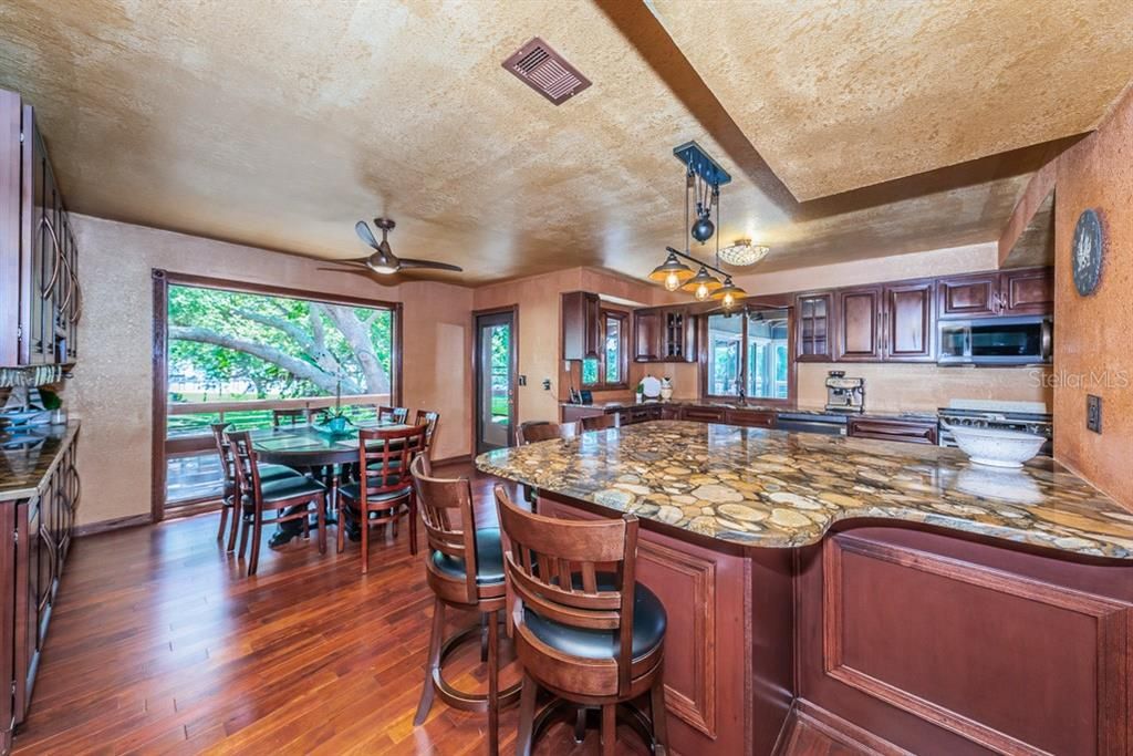 Quality Kitchen and Casual Dining Room with views of the Gulf of Mexico