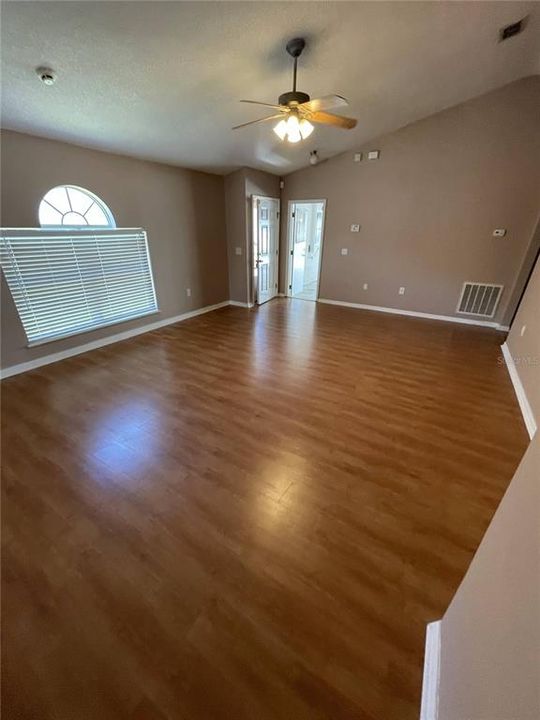 Recently Rented: $1,700 (3 beds, 2 baths, 1303 Square Feet)