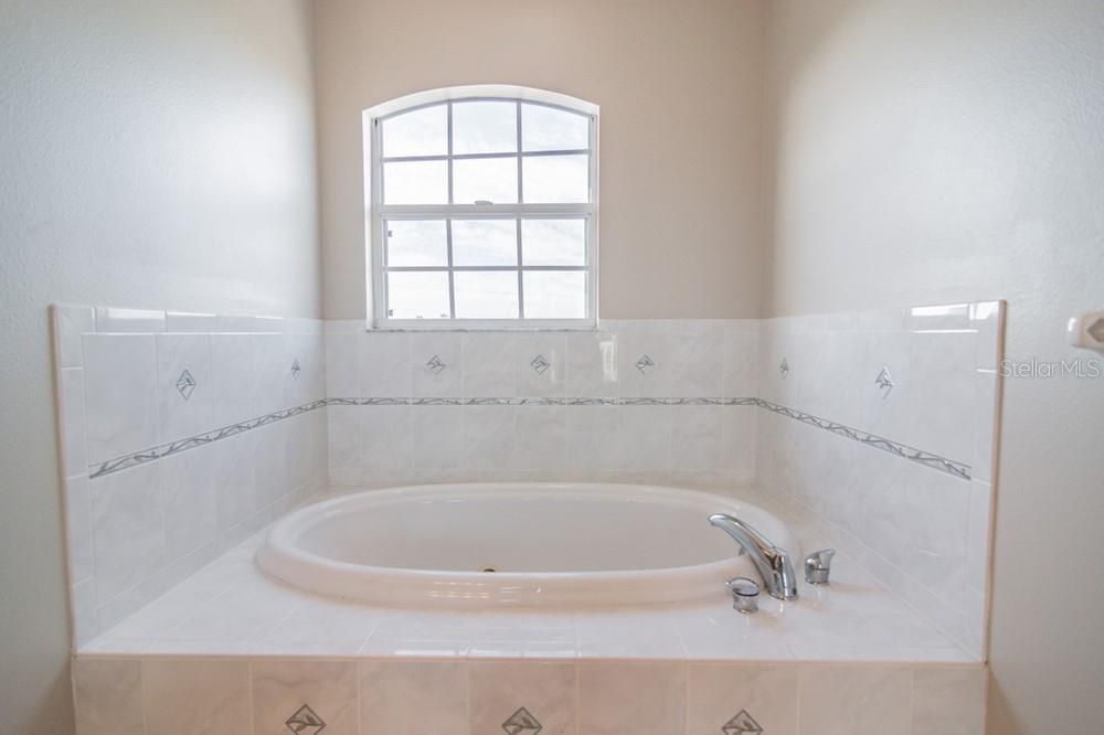 最近售出: $415,100 (4 贝兹, 2 浴室, 1854 平方英尺)