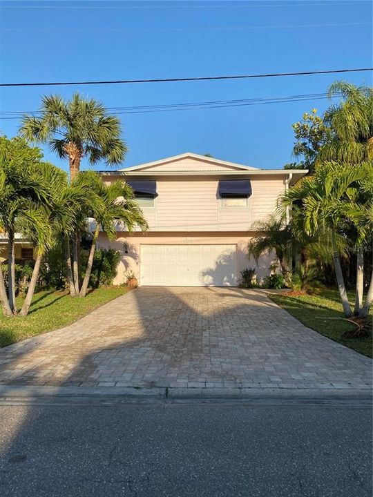 Recently Sold: $950,000 (2 beds, 2 baths, 1856 Square Feet)