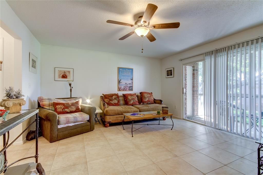 Recently Sold: $90,000 (1 beds, 1 baths, 825 Square Feet)